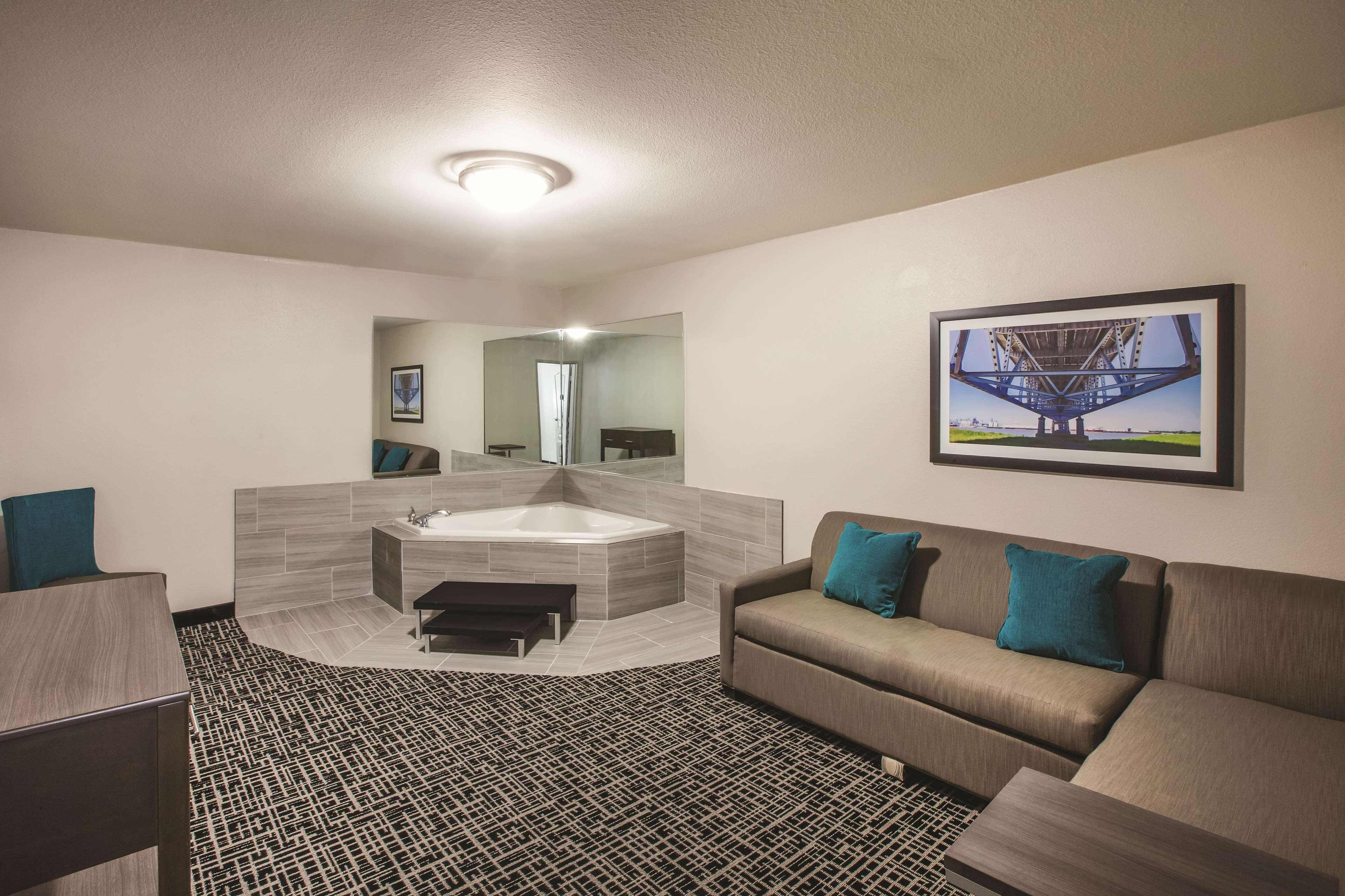 La Quinta By Wyndham Walker - Denham Springs Hotel Exterior foto