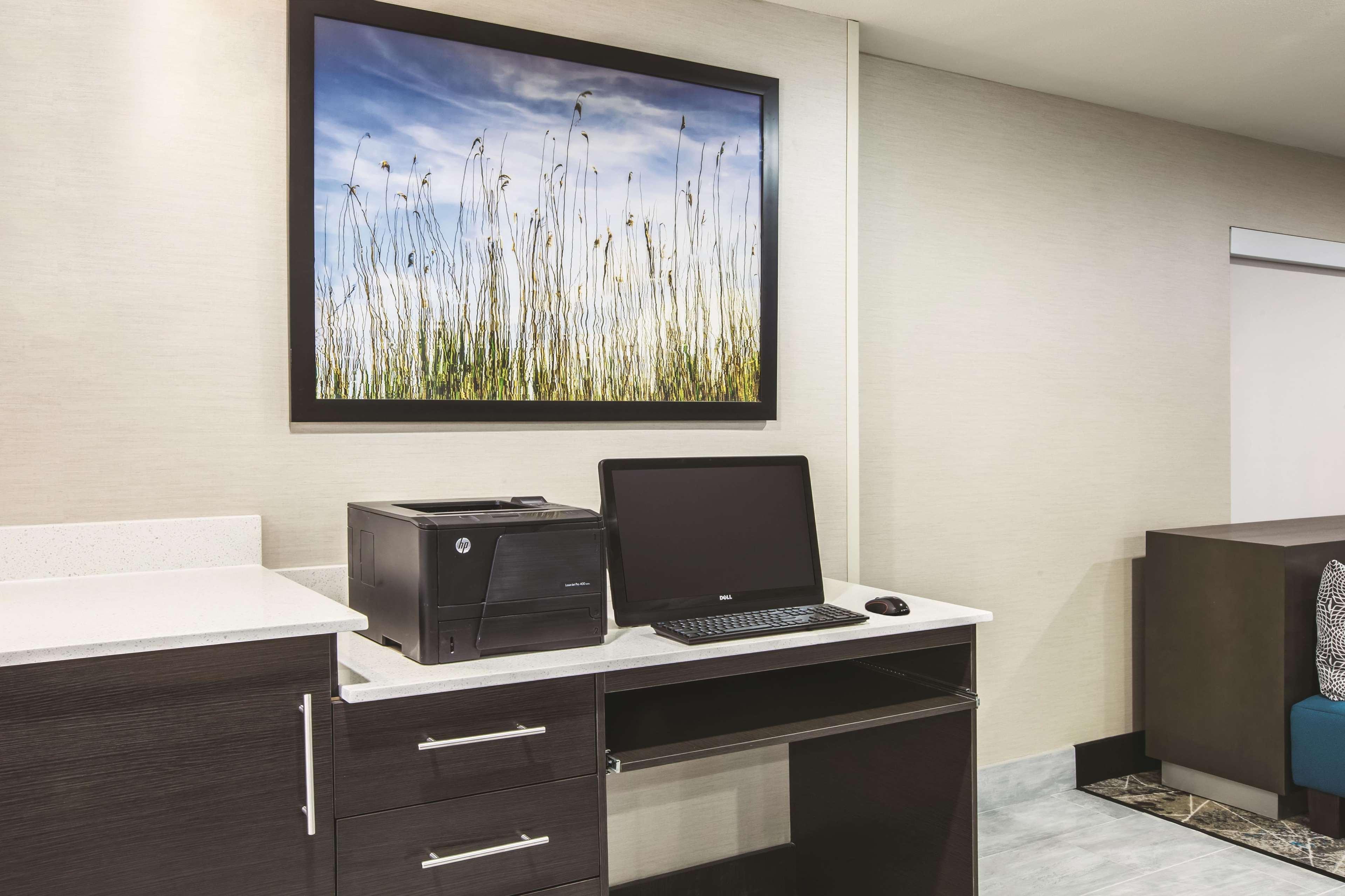 La Quinta By Wyndham Walker - Denham Springs Hotel Exterior foto