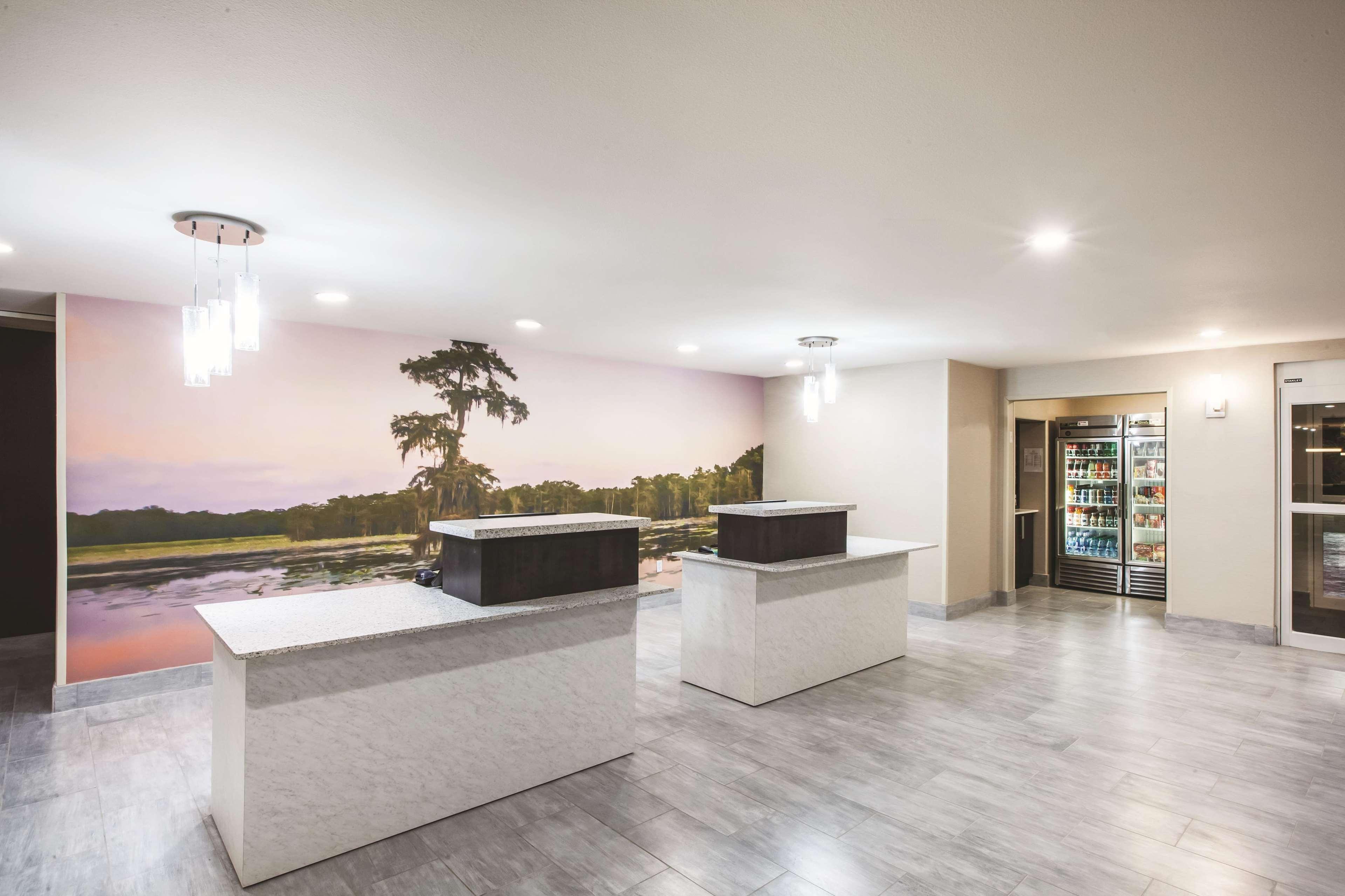 La Quinta By Wyndham Walker - Denham Springs Hotel Exterior foto